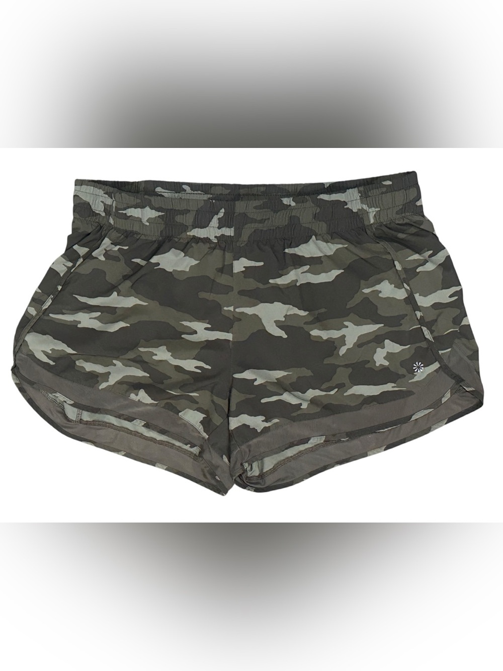 Athleta Printed Mesh Racer Run 4” Shorts Green Camo XL